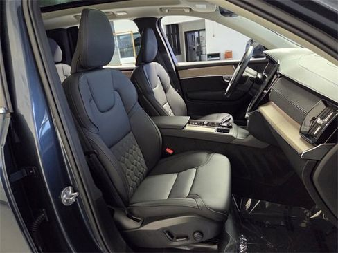 Certified 2025 Volvo XC90 B6 Plus image 23