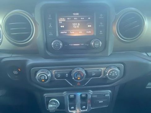 Used 2018 Jeep Wrangler Sport AWD/4WD image 6