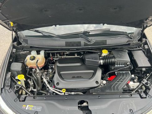 Used 2022 Chrysler Pacifica Touring-L image 23