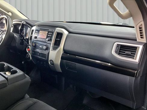 Used 2017 Nissan Titan SV AWD/4WD image 24