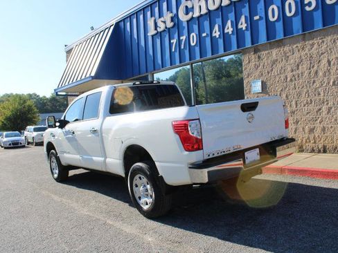 Used 2019 Nissan Titan SV image 6