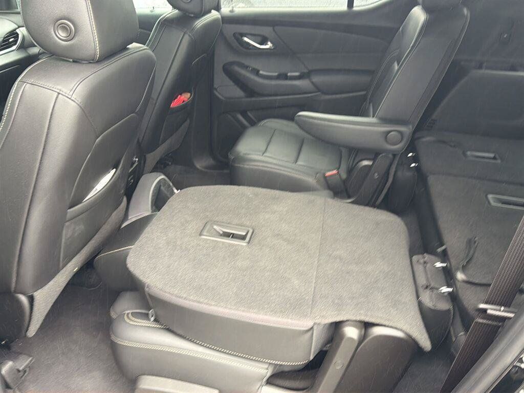 Used 2022 Chevrolet Traverse LT w/ LT Premium Package AWD/4WD image 18