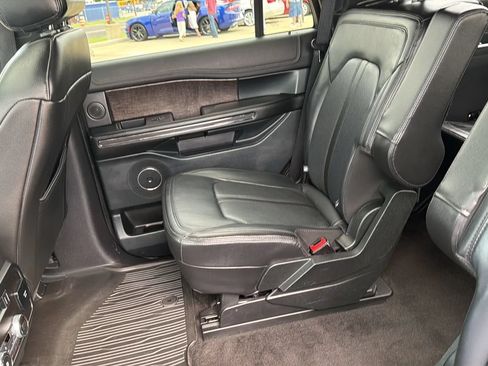 Used 2018 Ford Expedition Limited w/ Equipment Group 301A AWD/4WD image 43