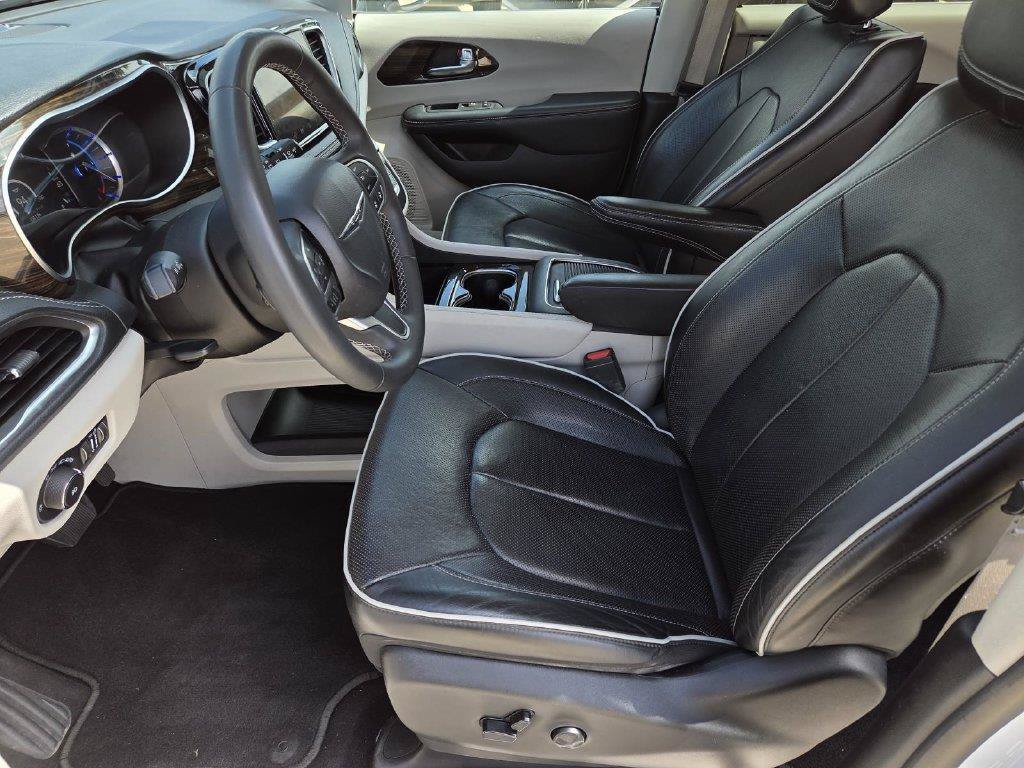 Used 2023 Chrysler Pacifica Limited FWD image 25