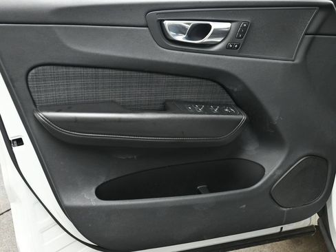 Used 2023 Volvo XC60 B5 Core AWD/4WD image 9