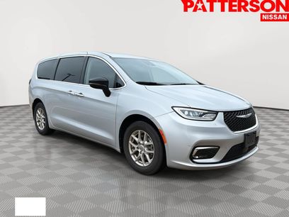 Used 2024 Chrysler Pacifica Touring-L