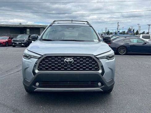 Used 2025 Toyota Corolla Cross XLE w/ Convenience Package AWD/4WD image 6