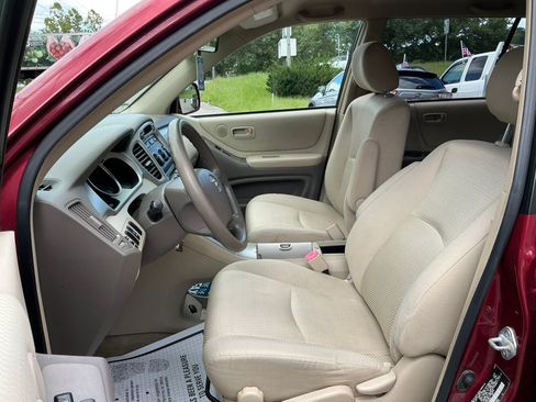 Used 2005 Toyota Highlander 4WD V6 w/ Appearance Pkg image 16
