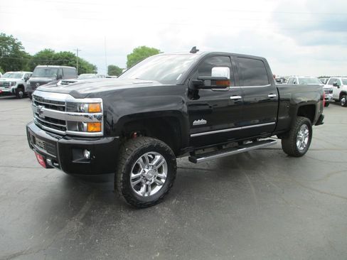 Used 2018 Chevrolet Silverado 2500 High Country w/ Duramax Plus Package AWD/4WD image 14