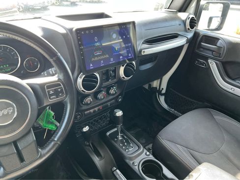 Used 2016 Jeep Wrangler Unlimited Sahara w/ Connectivity Group image 34