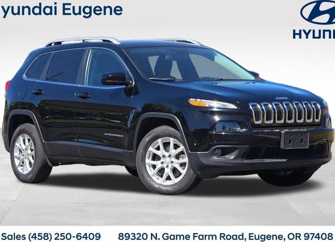 Used 2018 Jeep Cherokee Latitude w/ Cold Weather Group AWD/4WD image 1