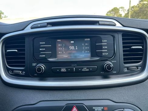 Used 2018 Kia Sorento L FWD image 18