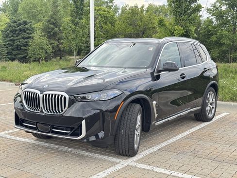 Used 2026 BMW X5 xDrive50e w/ Premium Package image 3