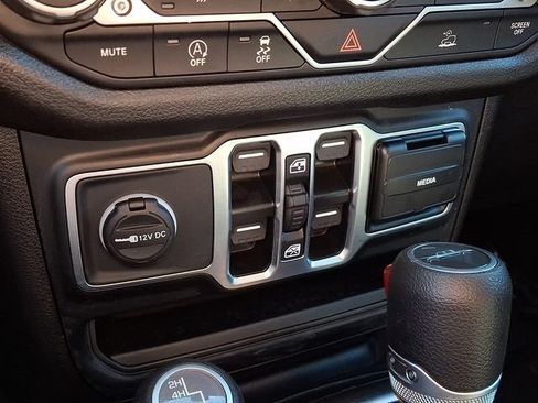 Used 2024 Jeep Gladiator Sport AWD/4WD image 28