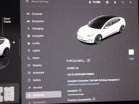 Used 2023 Tesla Model 3 Standard Range image 8