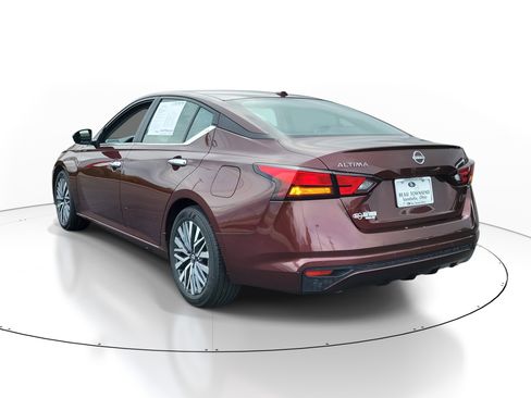 Used 2025 Nissan Altima 2.5 SV image 3