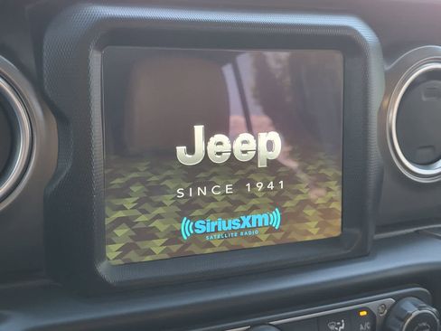 Used 2021 Jeep Wrangler Unlimited Rubicon AWD/4WD image 16