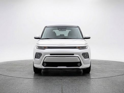 Used 2025 Kia Soul LX w/ LX Technology Package image 2