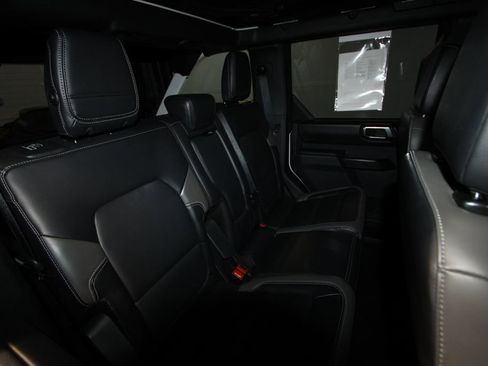 Used 2025 Ford Bronco Outer Banks image 24