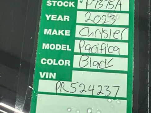 Used 2023 Chrysler Pacifica Touring-L FWD image 30