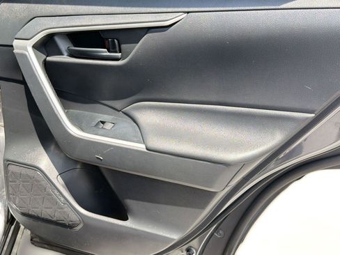 Used 2019 Toyota RAV4 LE AWD/4WD image 31
