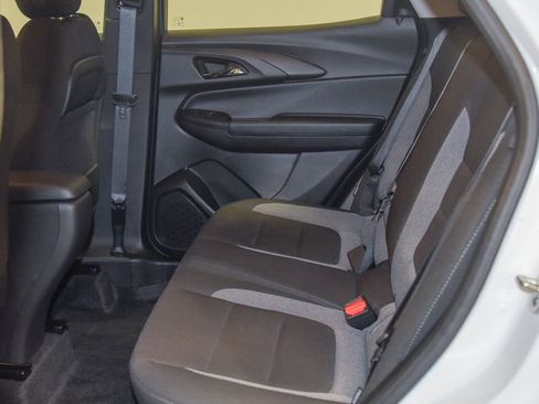 Used 2025 Chevrolet TrailBlazer LS FWD image 6