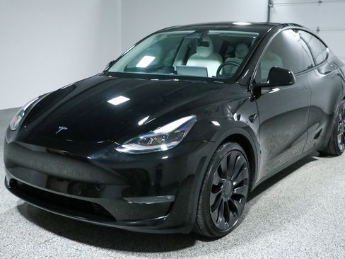 Used 2022 Tesla Model Y Performance AWD/4WD image 26