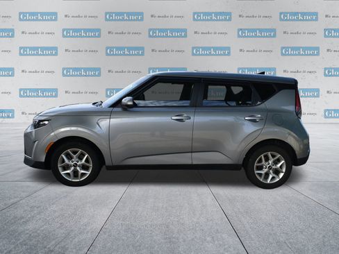 Used 2023 Kia Soul LX w/ LX Technology Package image 9