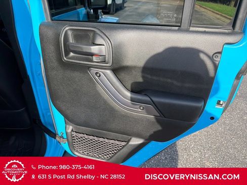 Used 2018 Jeep Wrangler Unlimited Sahara AWD/4WD image 33