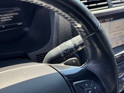 Used 2017 Ford Explorer XLT w/ Equipment Group 202A AWD/4WD image 29