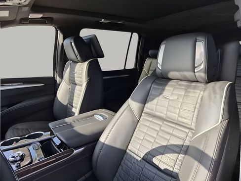 New 2026 Cadillac Escalade ESV Platinum Sport w/ LPO, ONYX Package AWD/4WD image 27
