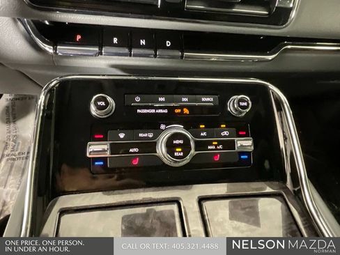 Used 2019 Lincoln Navigator L Select RWD image 38