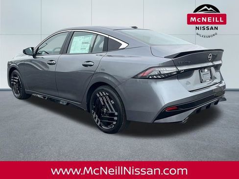 New 2026 Nissan Sentra SR w/ Floor Mat Package FWD image 5