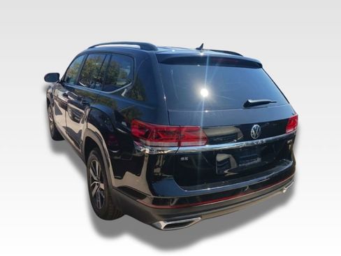 Used 2021 Volkswagen Atlas SE image 3