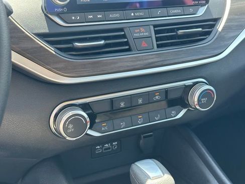 Used 2025 Nissan Altima 2.5 SV FWD image 10