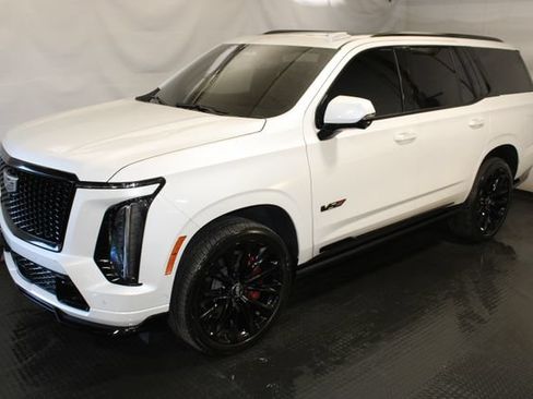 Used 2025 Cadillac Escalade V AWD/4WD image 2