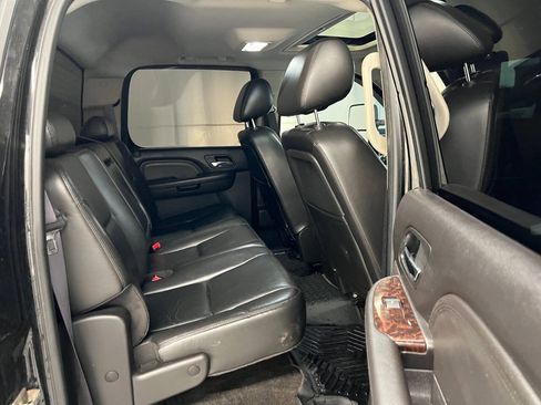 Used 2011 GMC Sierra 2500 Denali w/ Suspension Package, Off-Road AWD/4WD image 10
