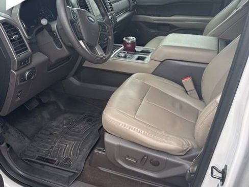 Used 2021 Ford Expedition Max XLT image 3
