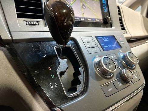 Used 2015 Toyota Sienna XLE Premium image 19