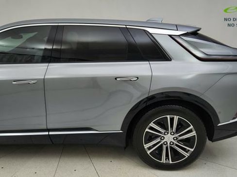 Used 2024 Cadillac Lyriq Luxury AWD/4WD image 11