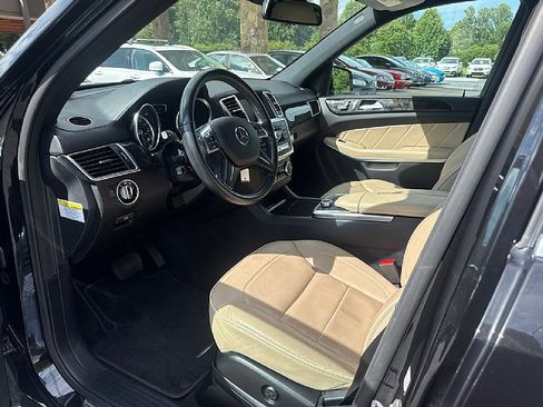 Used 2014 Mercedes-Benz GL 450 4MATIC w/ Lighting Package image 10