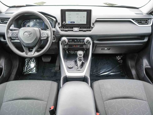 Used 2025 Toyota RAV4 XLE AWD/4WD image 13