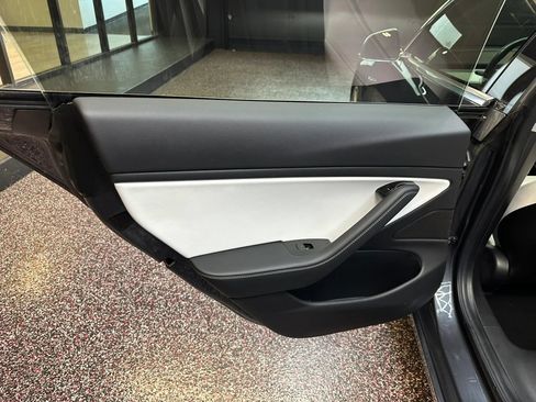 Used 2018 Tesla Model 3 Long Range AWD/4WD image 18