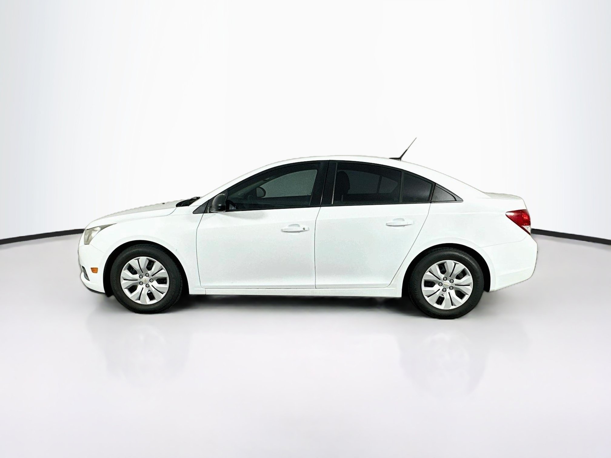 Used 2014 Chevrolet Cruze LS FWD image 4
