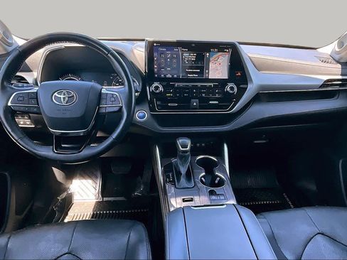Certified 2021 Toyota Highlander Platinum AWD/4WD image 15