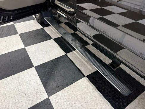 Used 2025 Ford F450 Platinum w/ Platinum Plus Package image 30