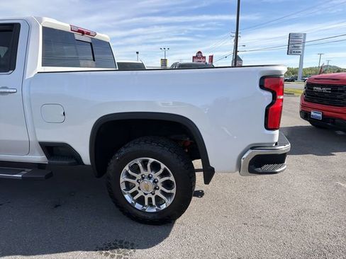 Used 2024 Chevrolet Silverado 2500 LTZ w/ LTZ Convenience Package AWD/4WD image 9