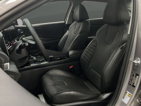 Used 2023 Hyundai Elantra Limited FWD image 9