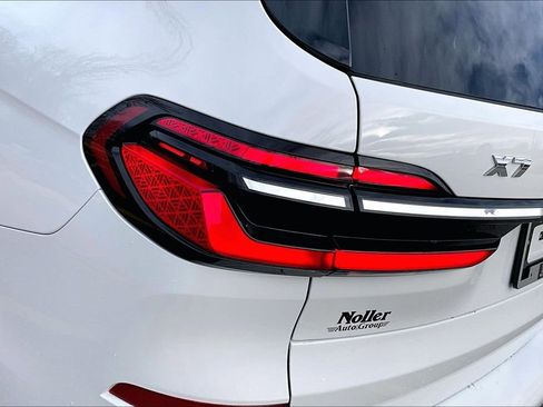 Used 2025 BMW X7 M60i w/ Climate Comfort Package image 31