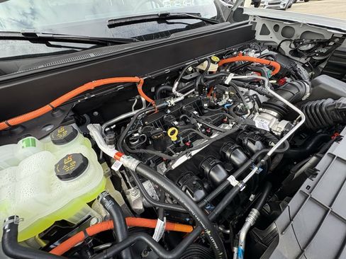 New 2025 Ford Maverick XL w/ Equipment Group 101A image 18